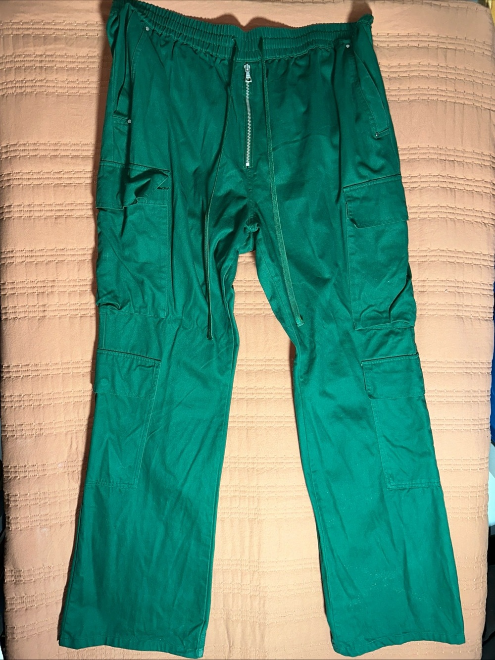 Men's Green Cargo Pants with Utility Pockets